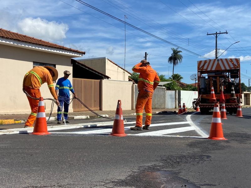 Prefeitura revitaliza sinalização viária horizontal