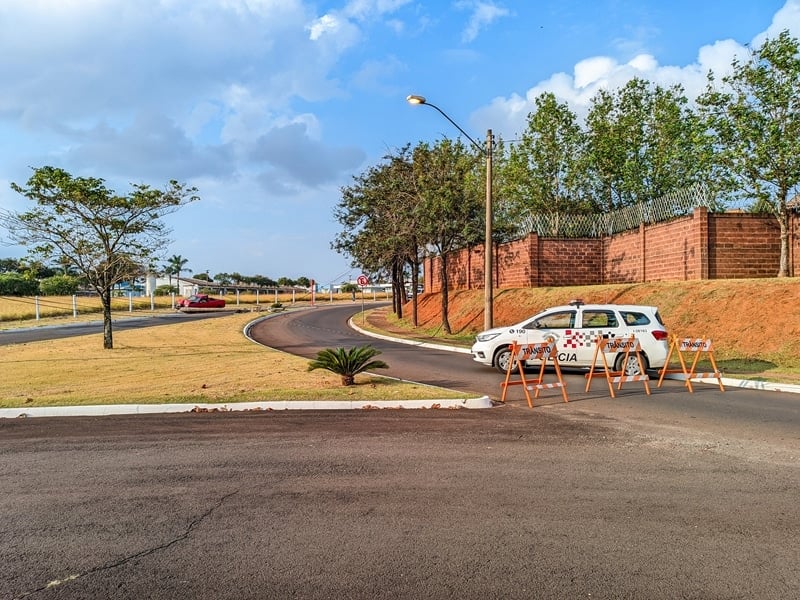 Pick Up Bate E Derruba Poste De Concreto Na Regi O Do Jardim Ipanema