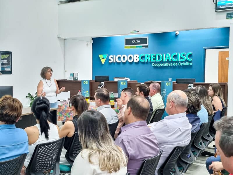 Sicoob Crediacisc E Acisc Realizam Palestra Sobre Finan As Para Mulheres