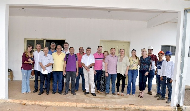 Prefeito de Araraquara e vereadores visitam obras do antigo Pronto-Socorro do Melhado