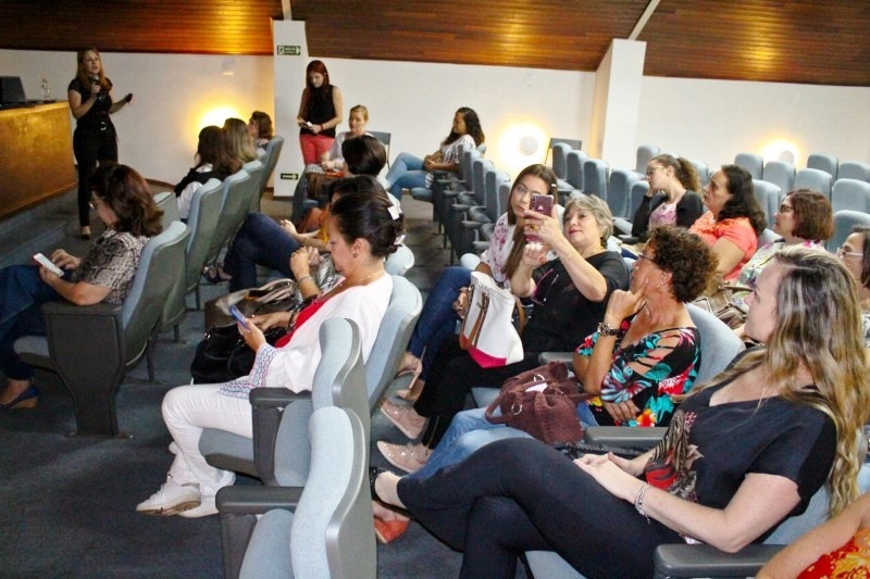 Mulheres Empreendedoras realizam encontro mensal no Auditório ACISC