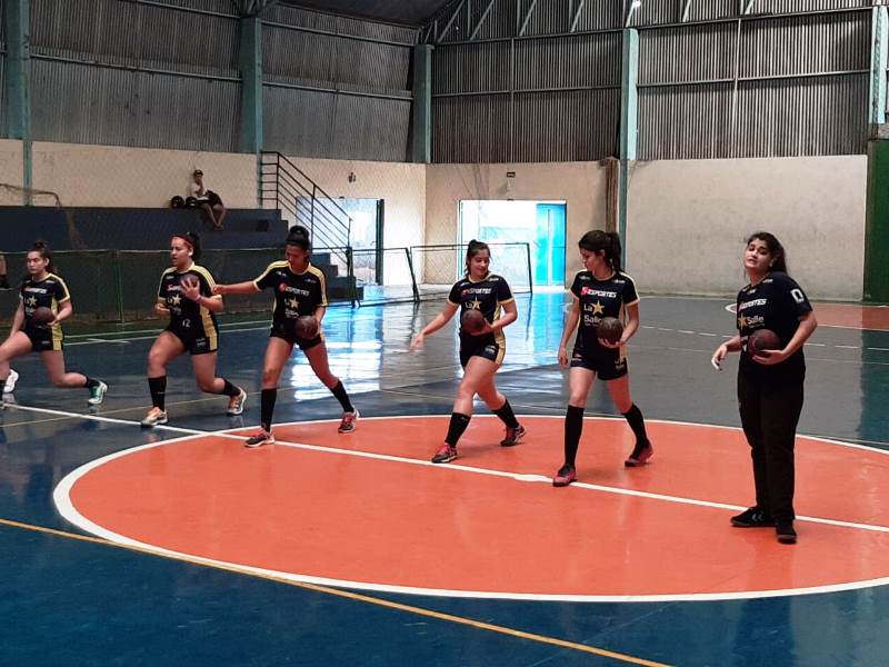 Handebol feminino de São Carlos vence Jales com nove pontos de vantagem
