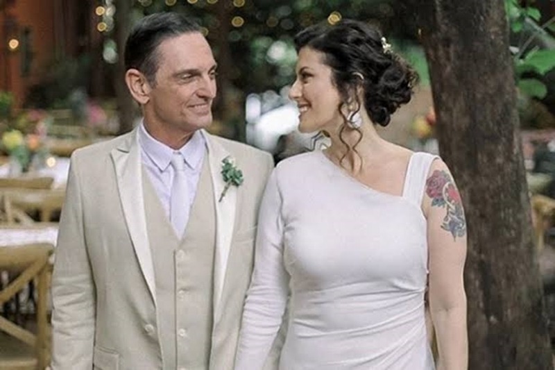 Paulo Miklos e Renata Galvão se casam em São Paulo