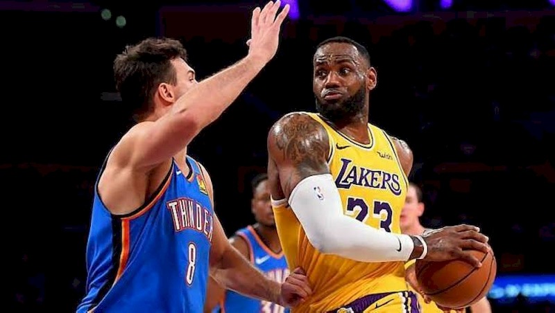Com mais um recorde de LeBron James, Lakers vencem pela 12ª vez e lideram a NBA