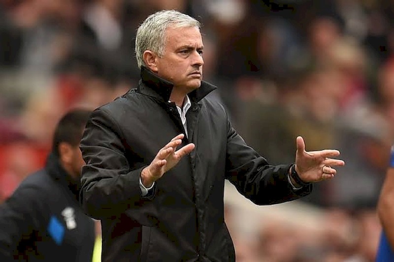 Tottenham confirma contratação do português José Mourinho como treinador até 2023
