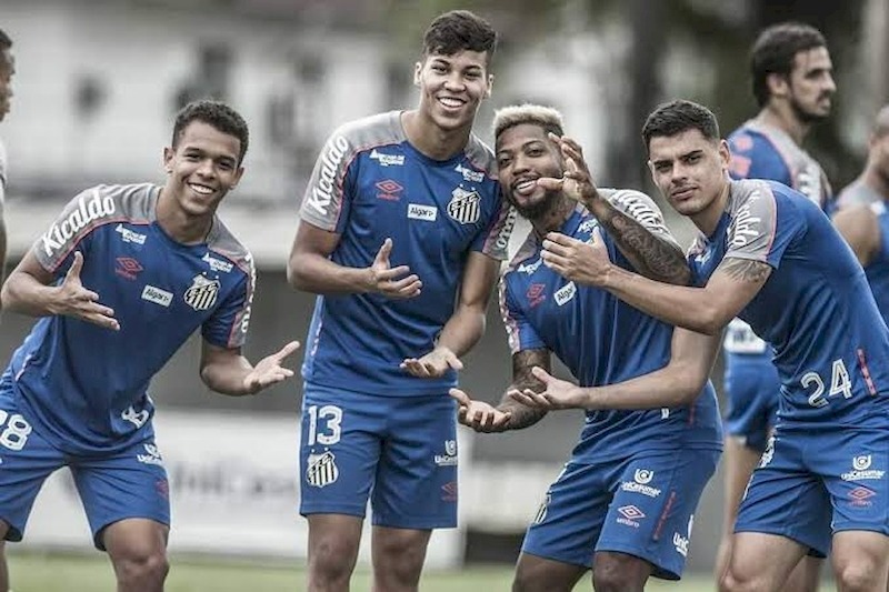 Campeões mundiais sub-17, Kaio Jorge e Sandry esperam ter mais chances no Santos