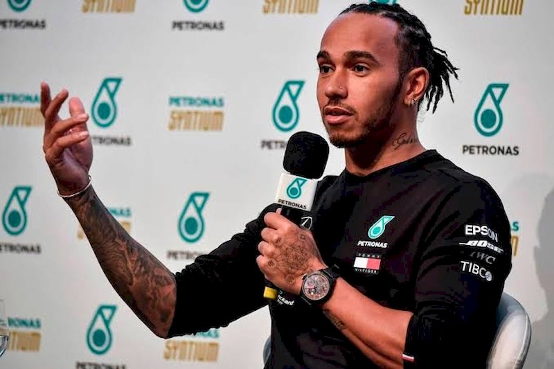 ‘Eu preciso causar mais impacto na consciência das pessoas’, diz Lewis Hamilton