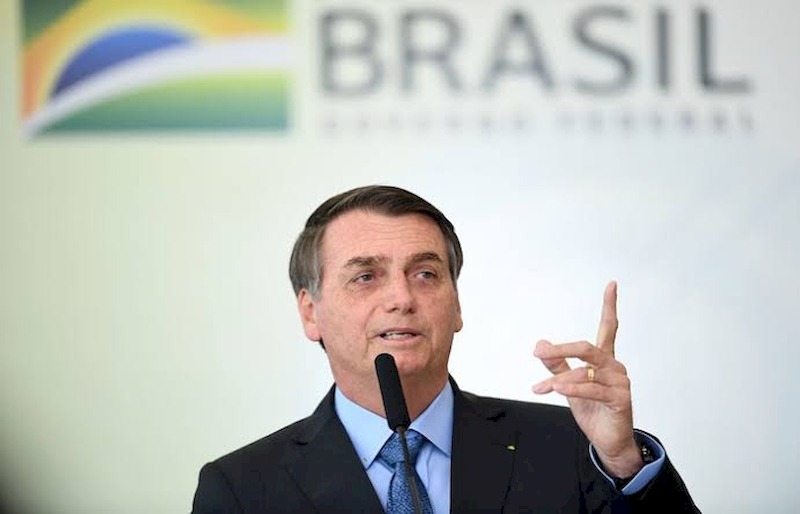 Bolsonaro diz que gostaria de dólar abaixo de R$ 4 e cita impacto externo