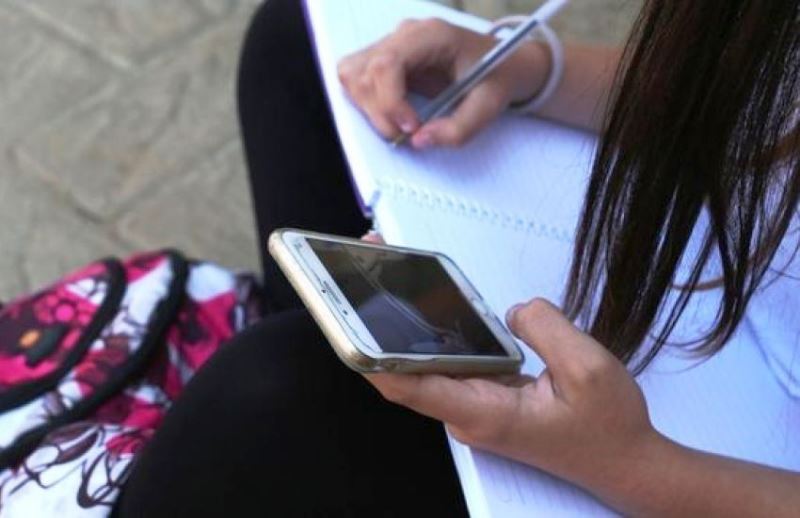 Inep proíbe aplicadores do Enem de entrar com celular nas salas de aula