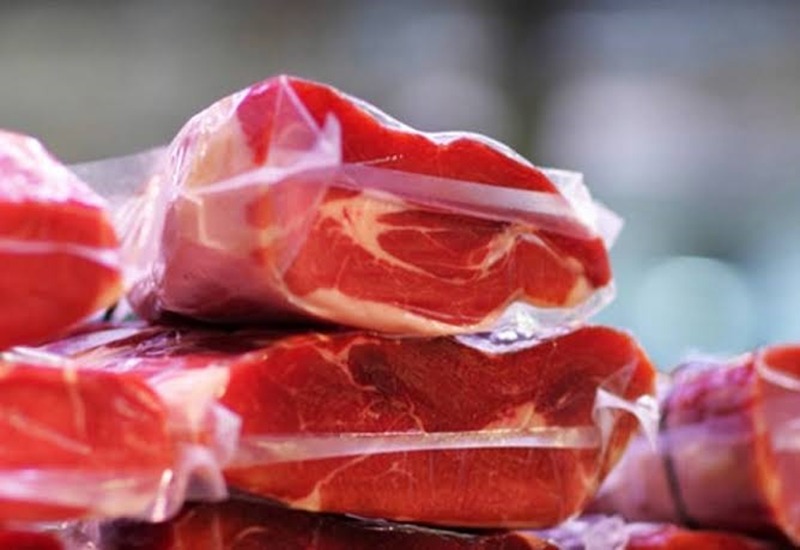 ‘Daqui a um tempo acho que vai diminuir’, diz Bolsonaro, sobre preço da carne