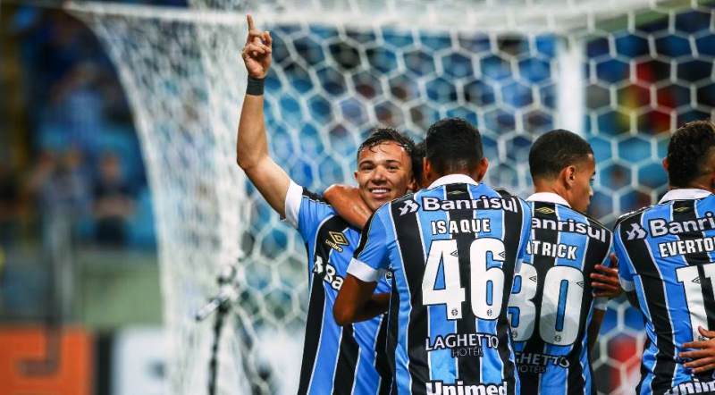 Cruzeiro perde do Grêmio e não depende apenas de suas forças para evitar queda