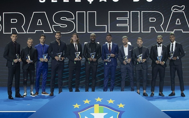 Com nove jogadores e técnico, Flamengo domina também o Prêmio Brasileirão