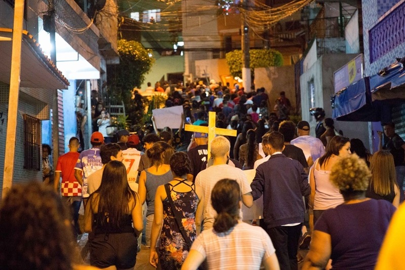 Bolsonaro lamenta mortes em baile funk em São Paulo após chegada da PM