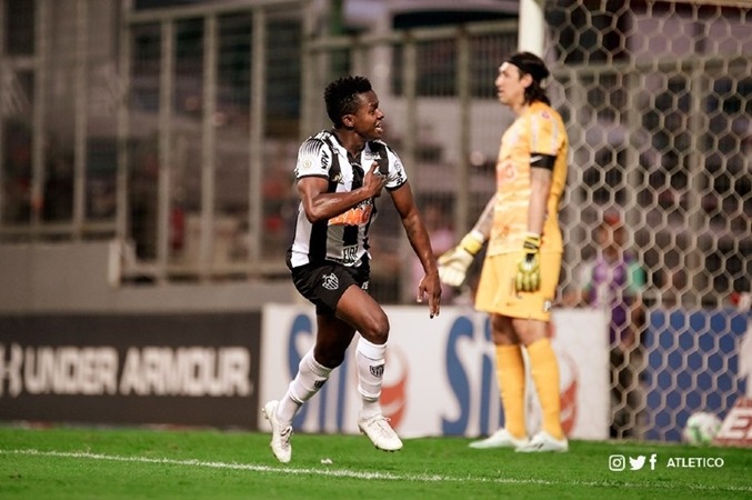 Atlético-MG vence o Corinthians em casa e se garante na Série A