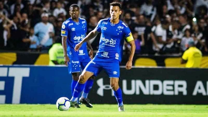 Henrique lamenta derrota do Cruzeiro e admite: ‘Não depende só de nós’