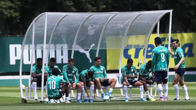Palmeiras renegocia prazo de pagamento de luvas de parte do elenco