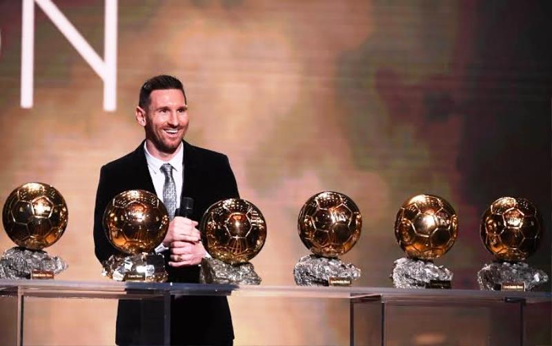 Messi conquista Bola de Ouro e se torna o maior vencedor