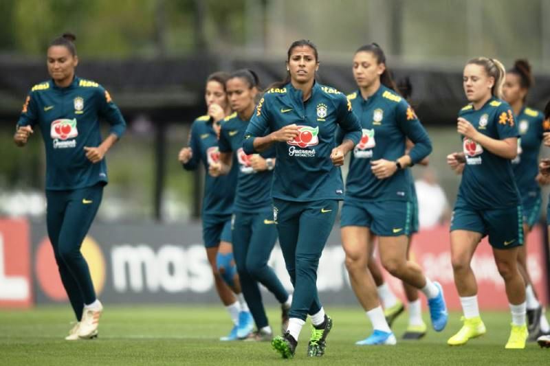 Seleção feminina de futebol jogará torneio na França