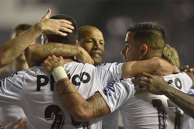 Santos bate Chapecoense na Vila e fica a uma vitória de ser vice-campeão nacional