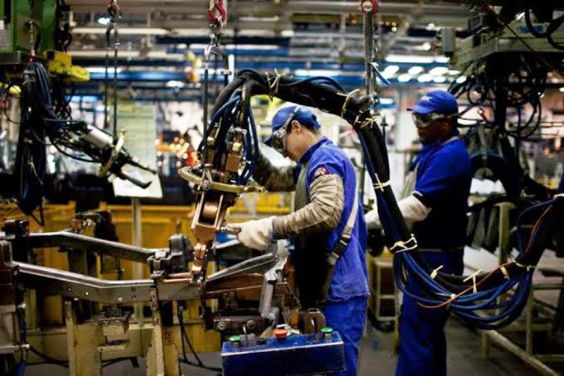 Produção industrial sobe 0,8% em outubro ante setembro, afirma IBGE