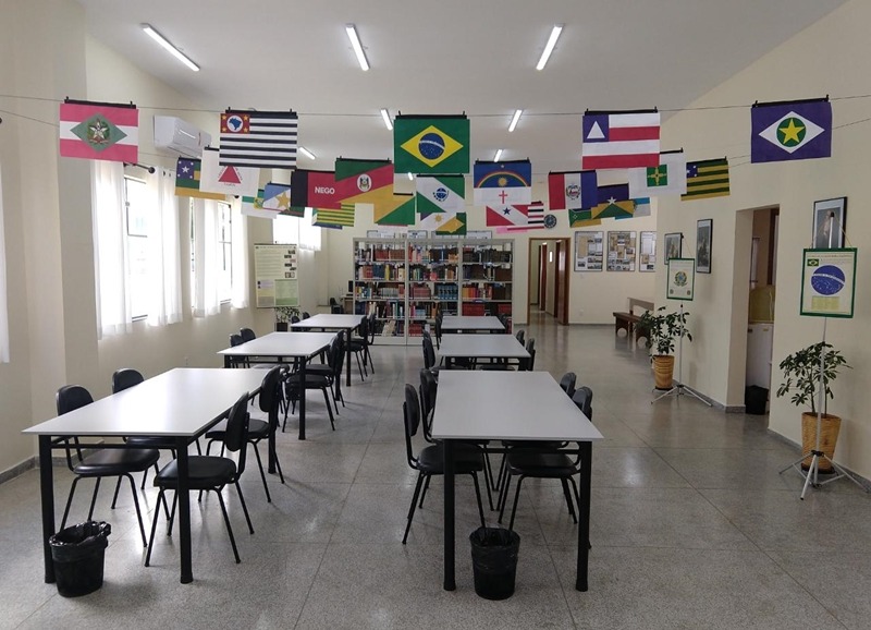 Biblioteca Municipal de Ibaté recebe exposição “Bandeiras dos Estados Brasileiros”