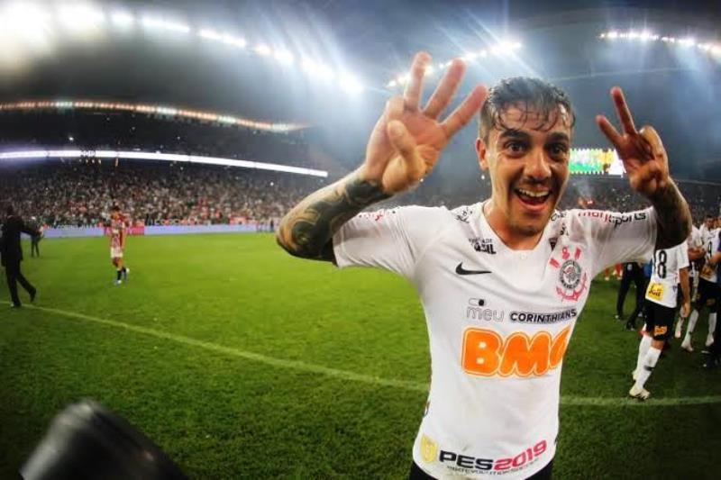 Fagner é um dos jogadores que mais vestiram a camisa do Corinthians