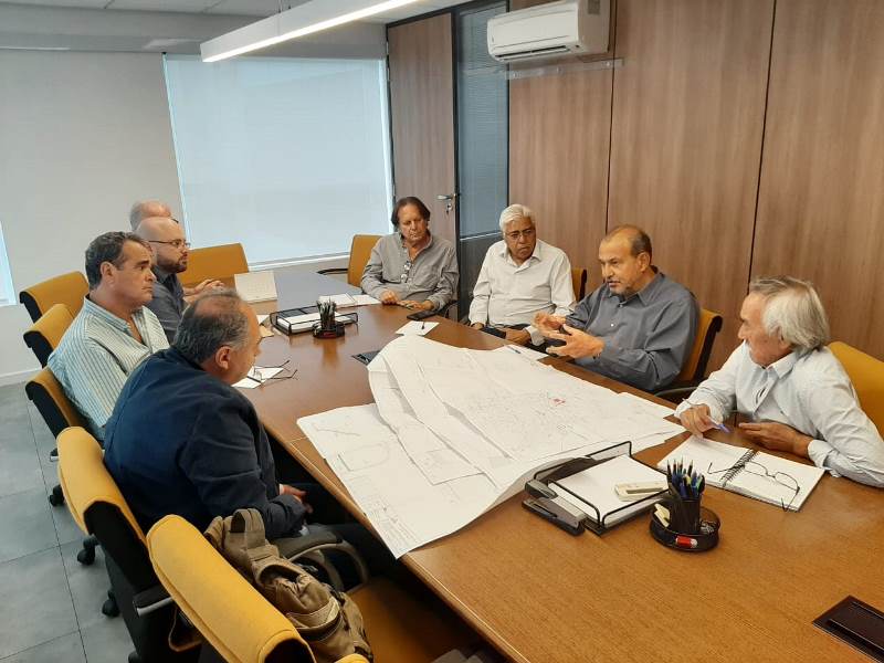 Comitiva discute soluções técnicas para combate às enchentes