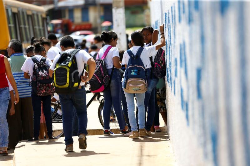 Escolas com vulnerabilidade social receberam mais de R$ 300 mi