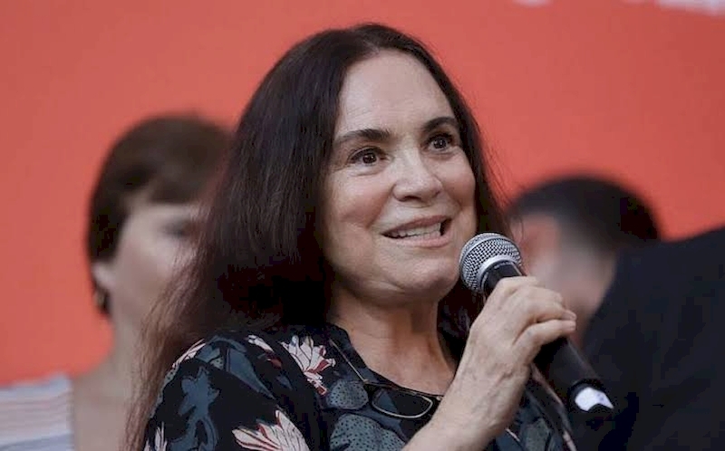 Regina Duarte recebe R$ 6 mil de pensão militar