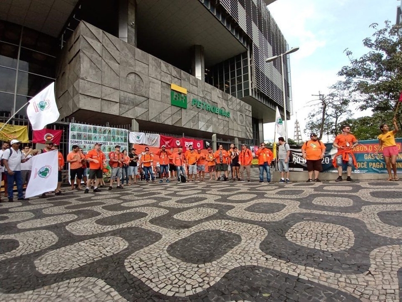 Petrobras: petroleiros tentam acordo sobre demissões em fábrica no PR
