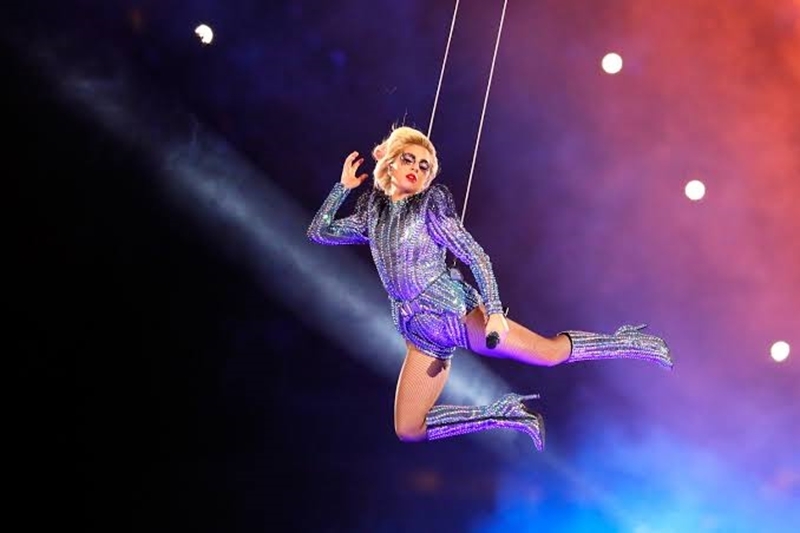 ‘É melhor que não dublem’, recomenda Lady Gaga sobre show do Super Bowl