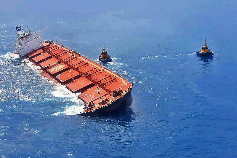 Óleo de navio encalhado no Maranhão pode ser retirado na quinta-feira