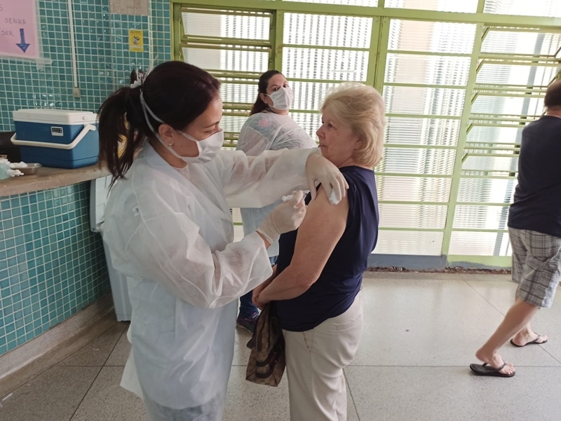11.500 doses da vacina contra a gripe são aplicadas em São Carlos em menos de 48 horas