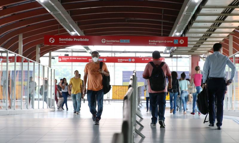 Uso de máscaras poderá ser obrigatório em trens e metrô de São Paulo