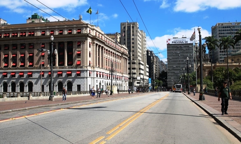 Isolamento social em São Paulo cai para 52%