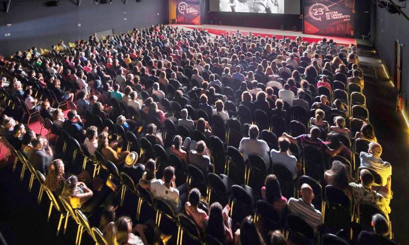 Cinemas terão mais prazo para adaptar sala à acessibilidade