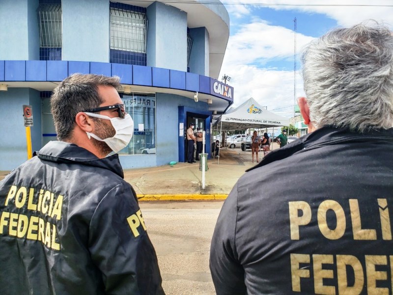 PF prende suspeitos de golpe em beneficiários do auxílio emergencial