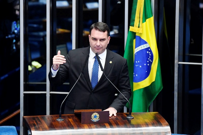 Ministério Público mantém inquérito sobre bens de Flávio Bolsonaro