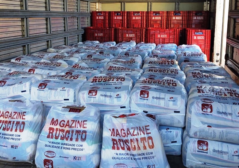 Supermercados Ruscito doam cestas básicas