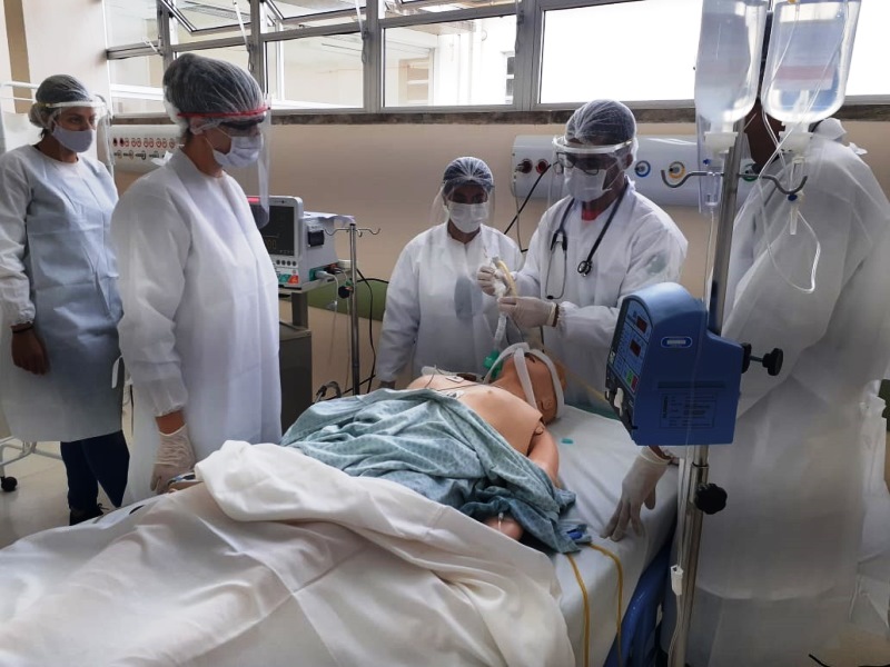 Hospital Universitário capacita novos profissionais para atendimento a pacientes coronavírus