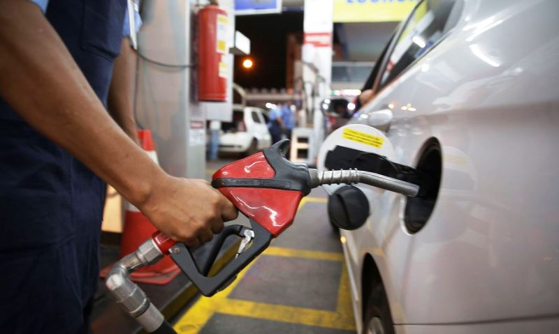 PROCON multa 7 postos de combustíveis por aumento abusivo de preços