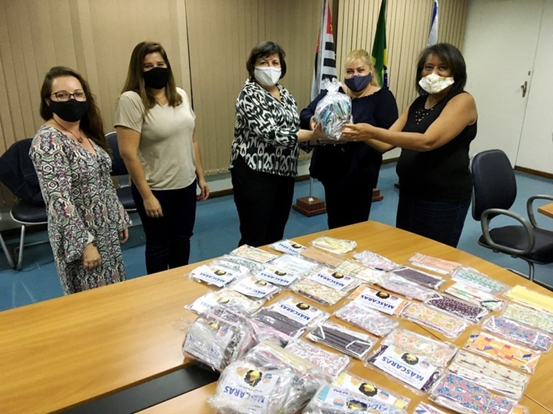 Associação Mãos que Criam entrega 15 mil máscaras para a Prefeitura de Araraquara