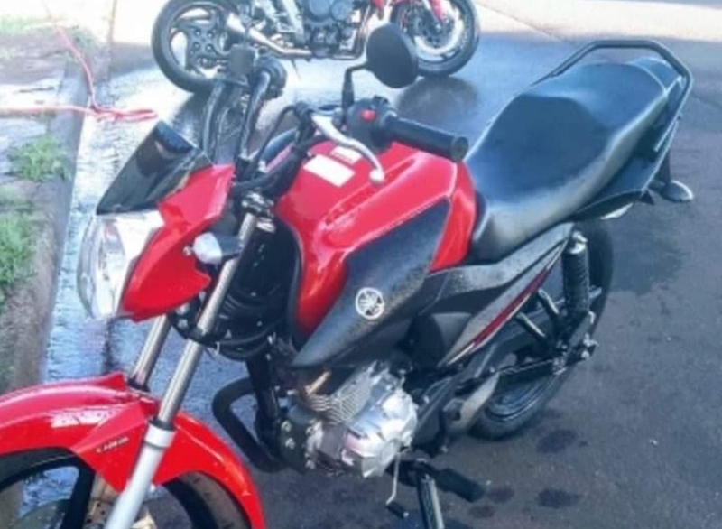 Motoboy tem motocicleta levada por criminosos em roubo no Jardim Zavaglia