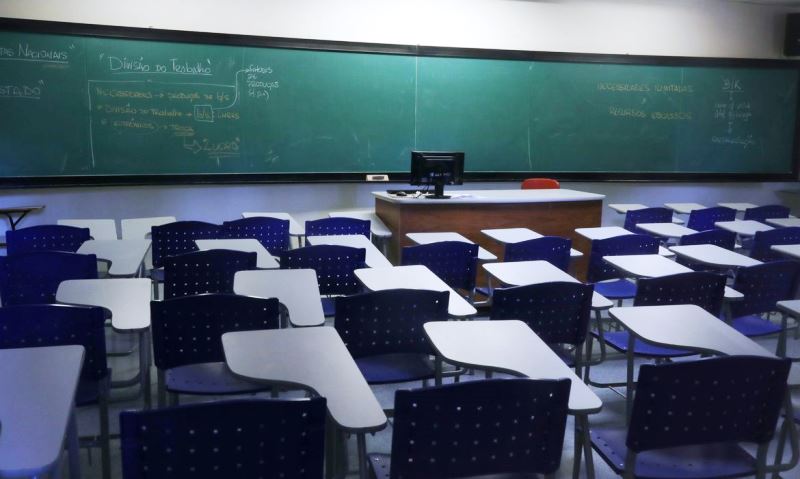 Professores fazem carreata contra a volta às aulas no estado de SP