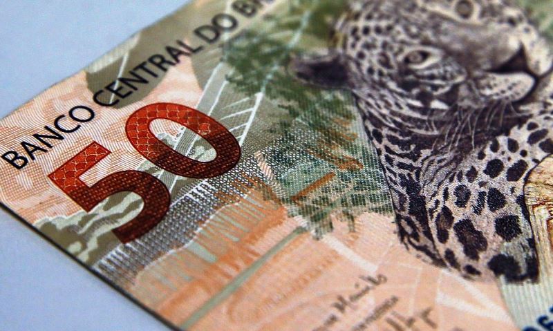 Contas públicas devem fechar este ano com déficit de R$ 828,6 bi