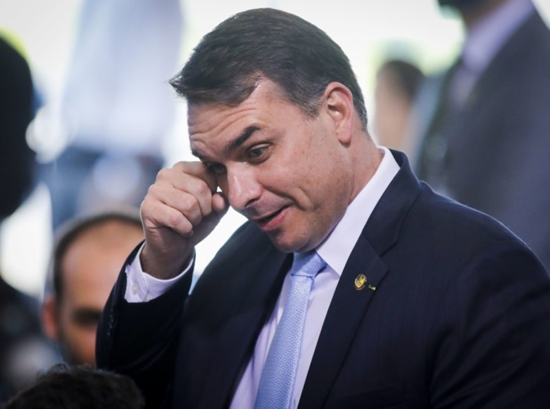 Flávio Bolsonaro presta depoimento ao MP no Rio no inquérito da ‘rachadinha’