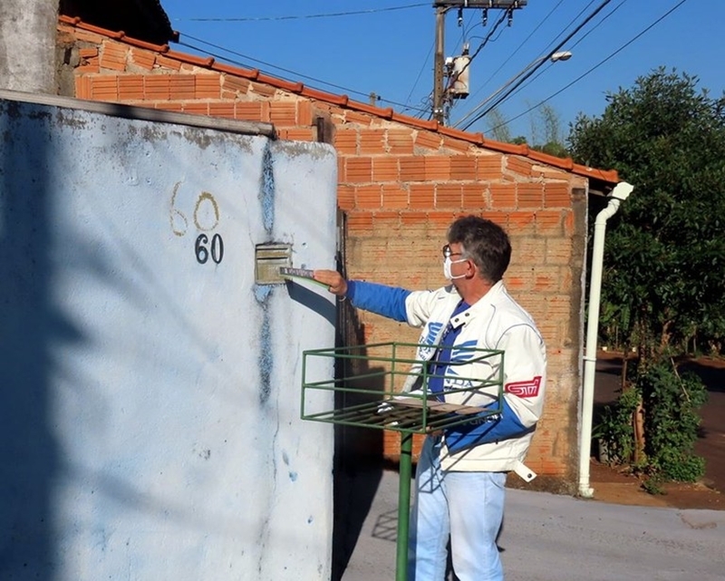 Daae continua com entrega de panfletos nos bairros de Araraquara