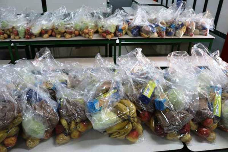 Prefeitura e educação de Descalvado realiza a terceira distribuição dos kits de alimentação escolar