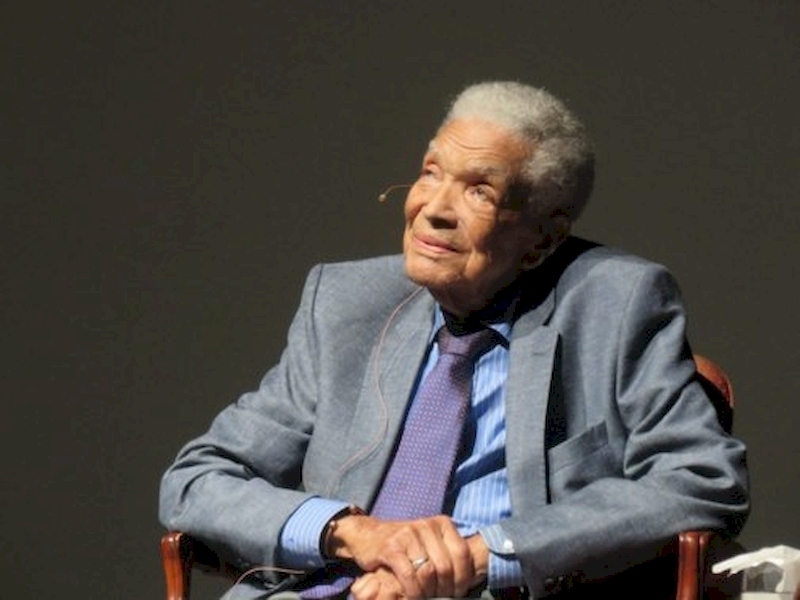 Ator de ‘007 Contra A Chantagem Atômica’, Earl Cameron morre aos 102 anos