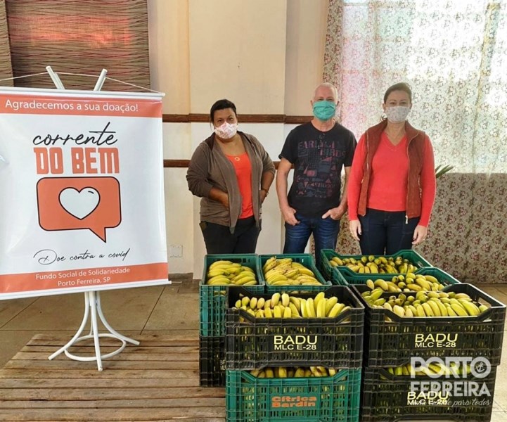 Campanha corrente do bem recebe doação de frutas em Porto Ferreira